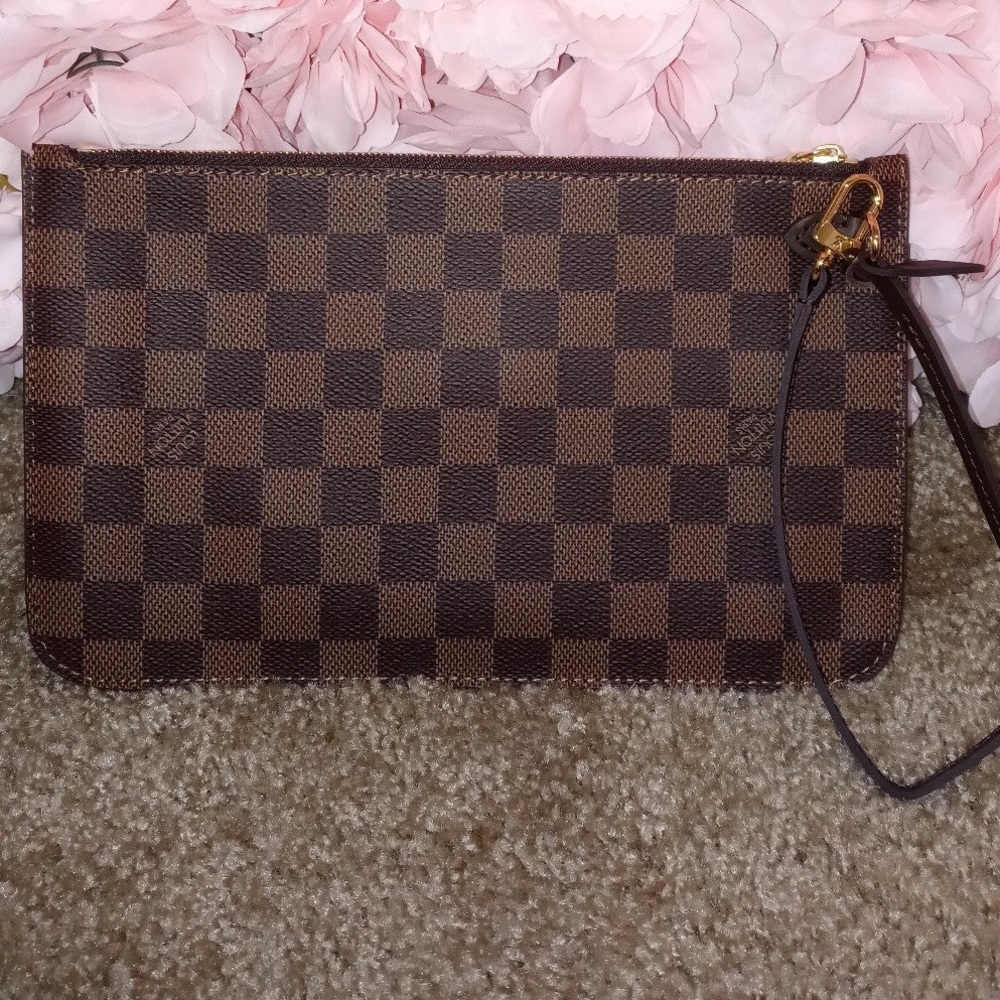 Authentic Louis Vuitton Neverfull MM Pochette/ Clutch/ wristlet